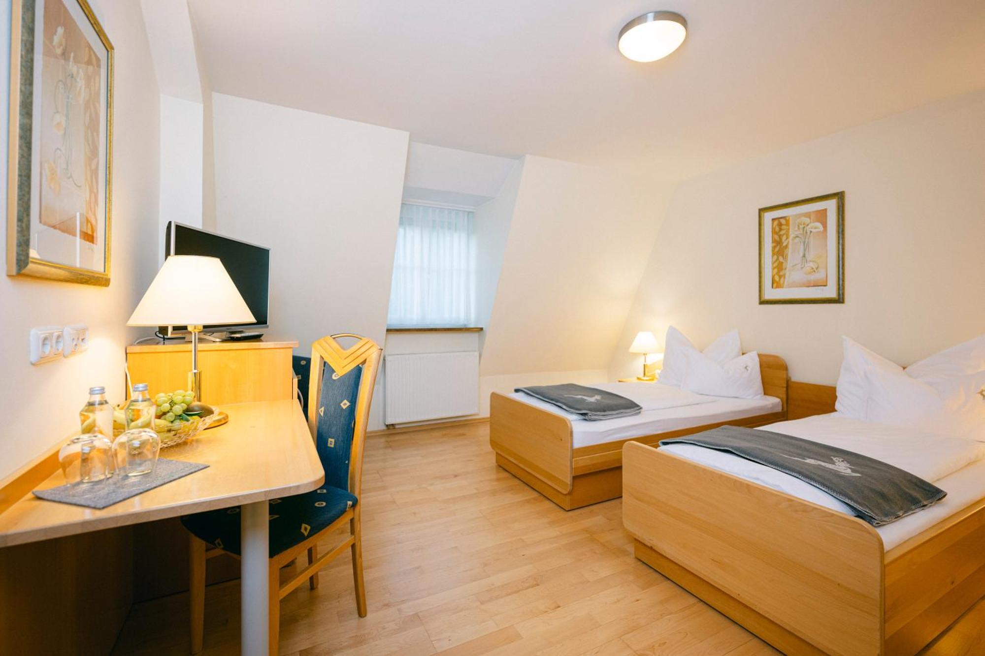Gasthof Hotel Jaegerwirt Щрасвалхен Екстериор снимка