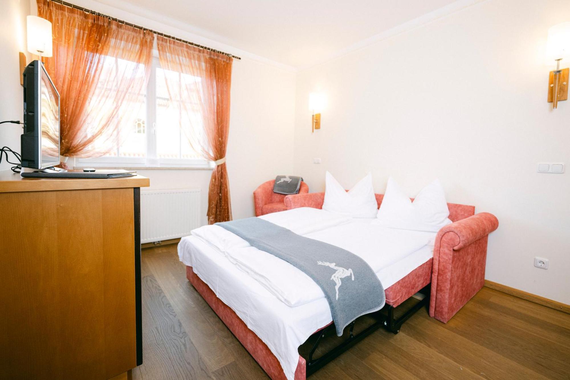 Gasthof Hotel Jaegerwirt Щрасвалхен Екстериор снимка